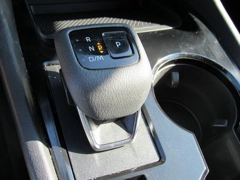 Used 2022 Nissan Rogue SV image 19