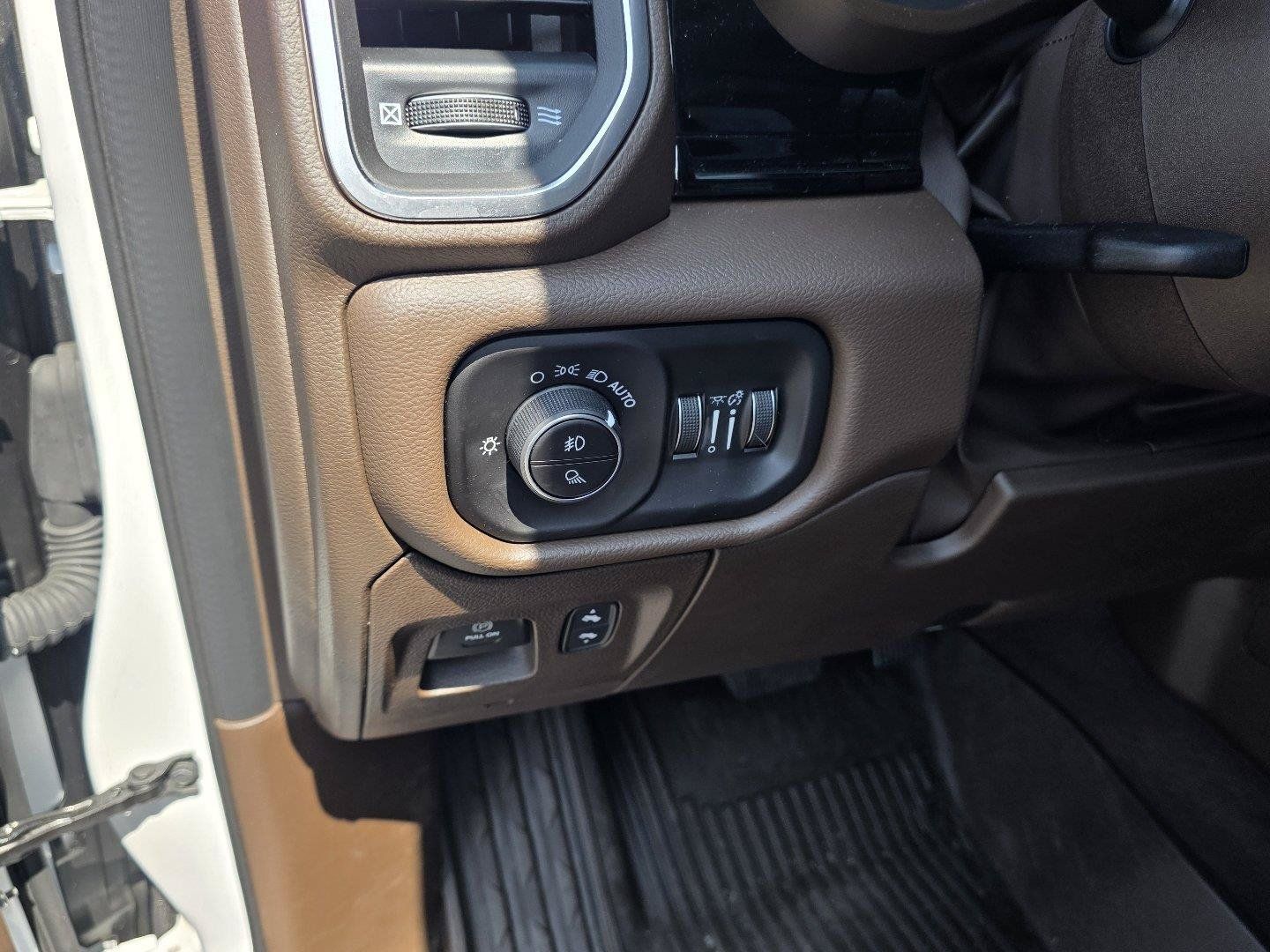 Used 2026 RAM 1500 Laramie AWD/4WD image 12