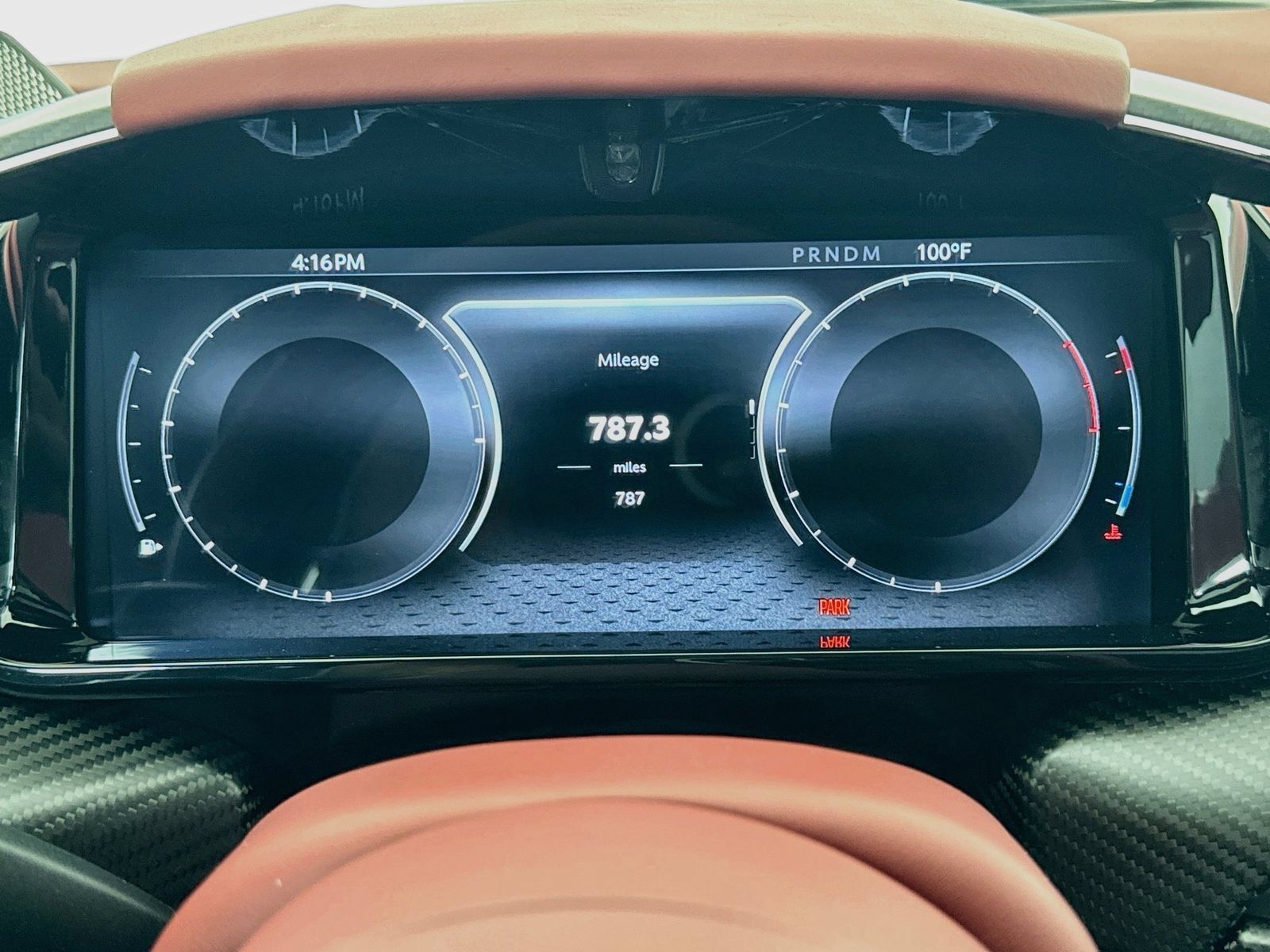 Used 2025 Aston Martin Vanquish RWD image 11