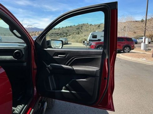 Used 2024 Chevrolet Colorado Trail Boss w/ Technology Package image 21