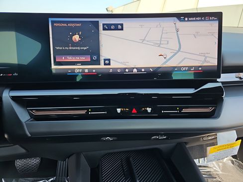 Used 2025 BMW 530i w/ Premium Package image 20