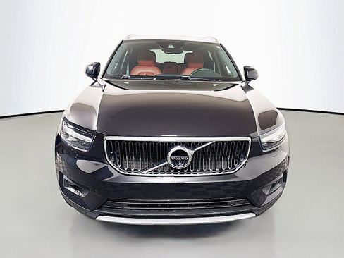 Used 2019 Volvo XC40 T5 Momentum image 2