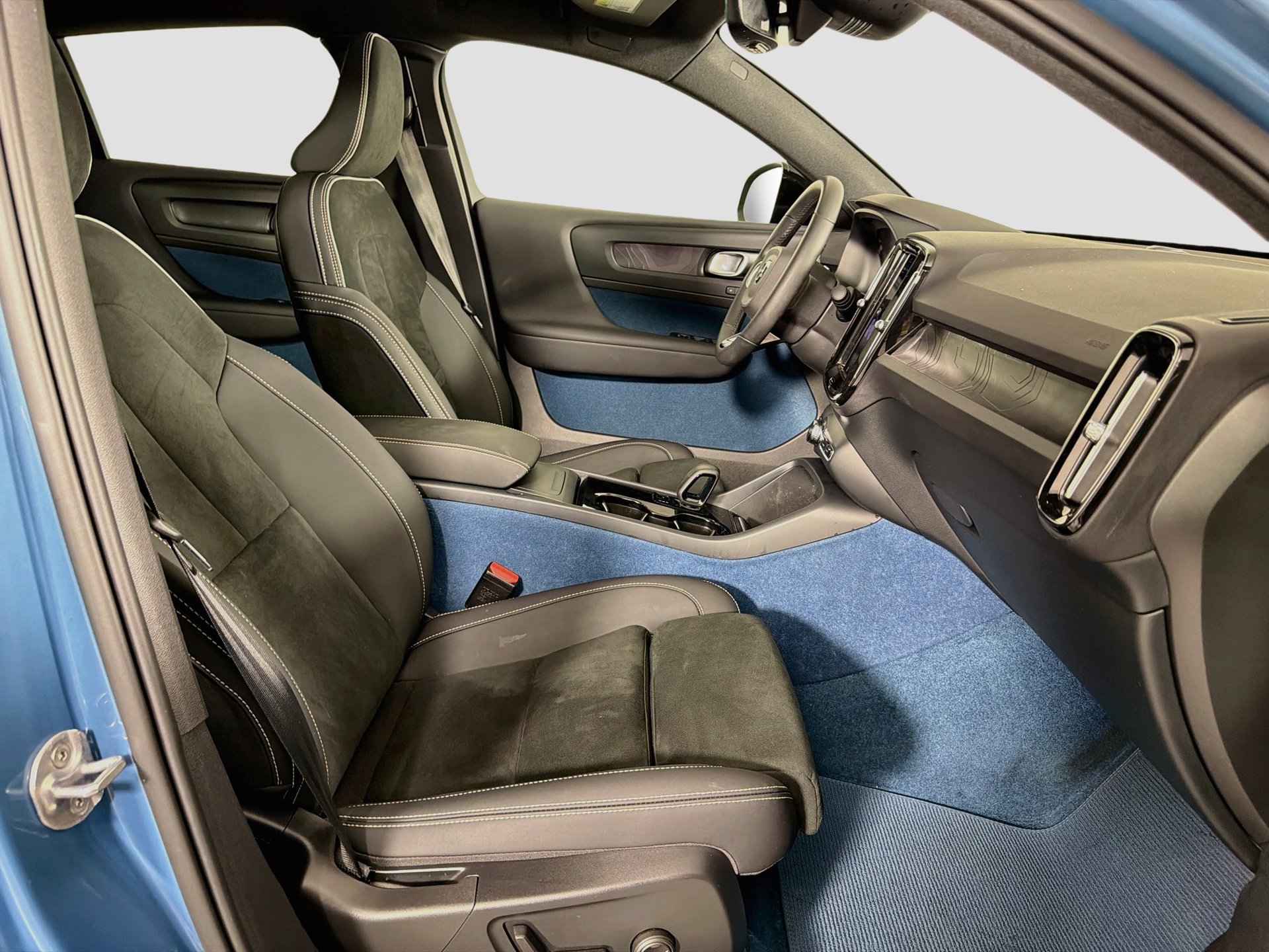 Certified 2023 Volvo C40 P8 Recharge Plus AWD/4WD image 30