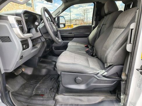Used 2023 Ford F250 XL w/ Snow Plow/Camper Package AWD/4WD image 11