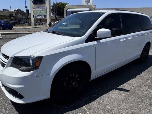 Used 2019 Dodge Grand Caravan GT FWD image 2