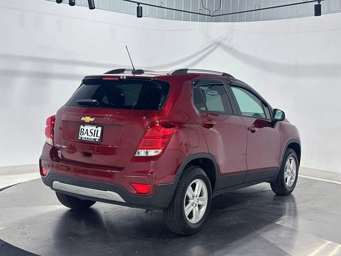 Used 2022 Chevrolet Trax LT w/ LT Convenience Package AWD/4WD image 11