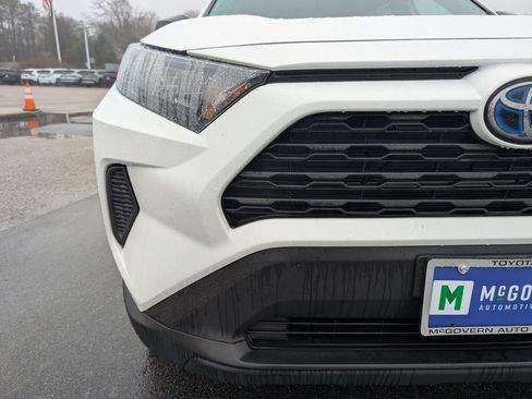 Used 2021 Toyota RAV4 LE AWD/4WD image 10