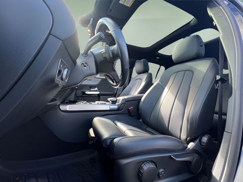 Used 2022 Mercedes-Benz GLB 250 4MATIC w/ Premium Package Lite image 13