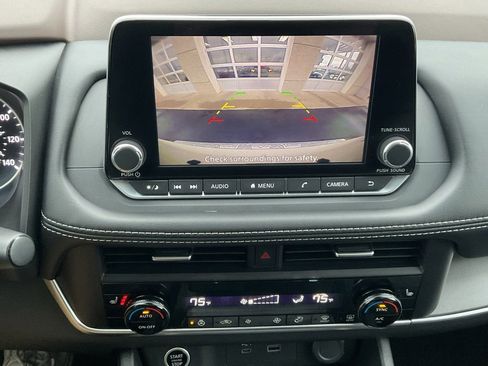 Used 2023 Nissan Rogue SV w/ SV Premium B Package image 14