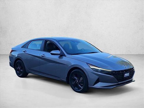 Used 2023 Hyundai Elantra SEL FWD image 3