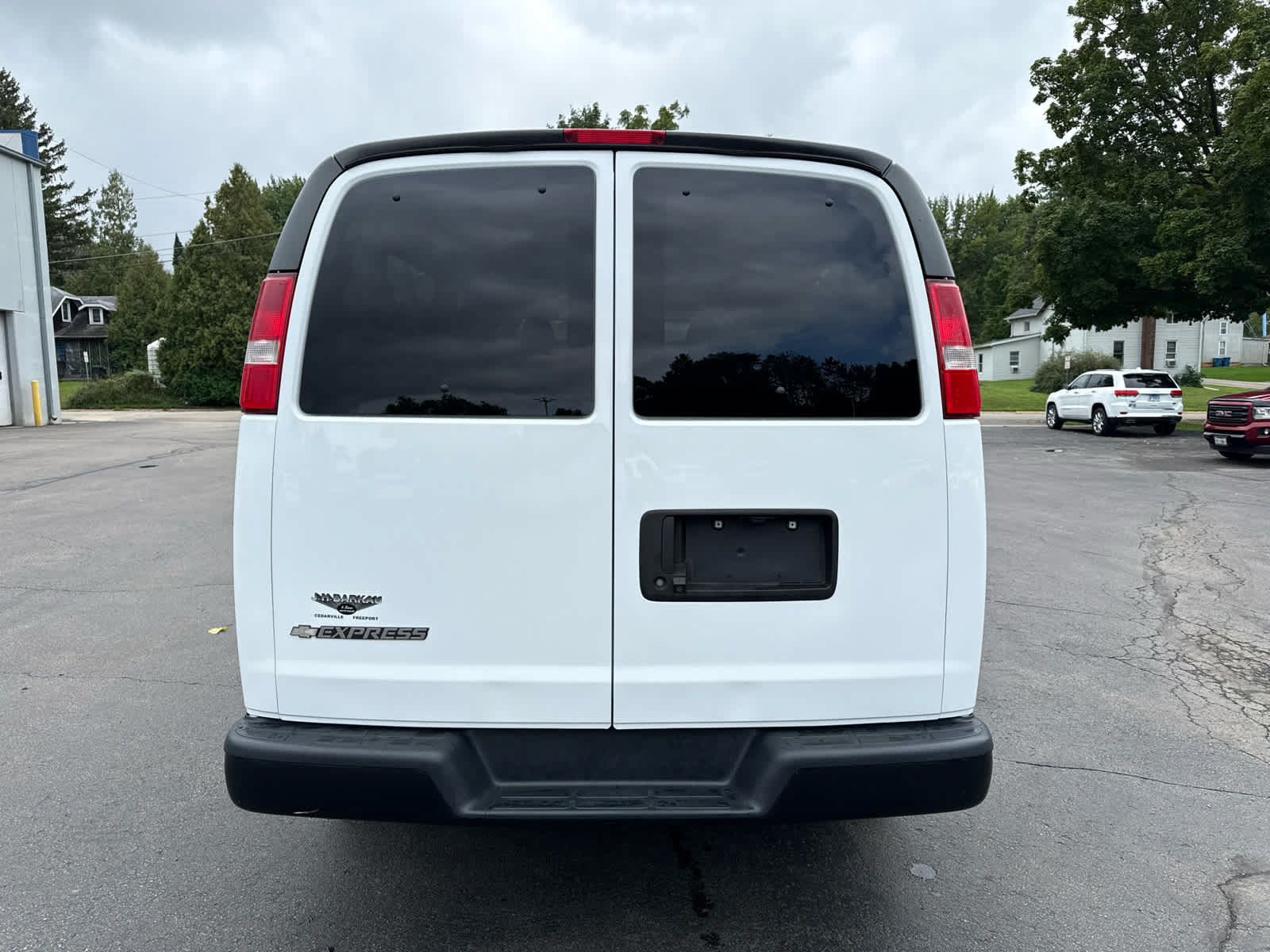 Used 2019 Chevrolet Express 3500 LS RWD image 4
