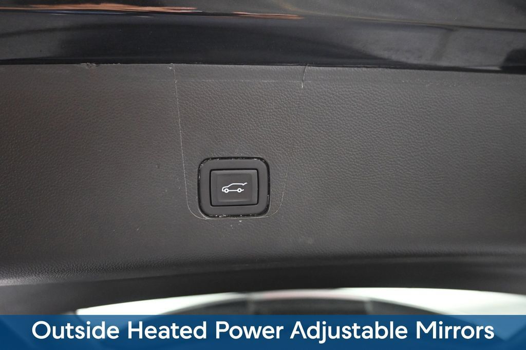 Used 2023 Chevrolet Traverse LT w/ LT Premium Package AWD/4WD image 13