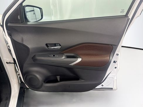 Used 2023 Nissan Kicks SR FWD image 29