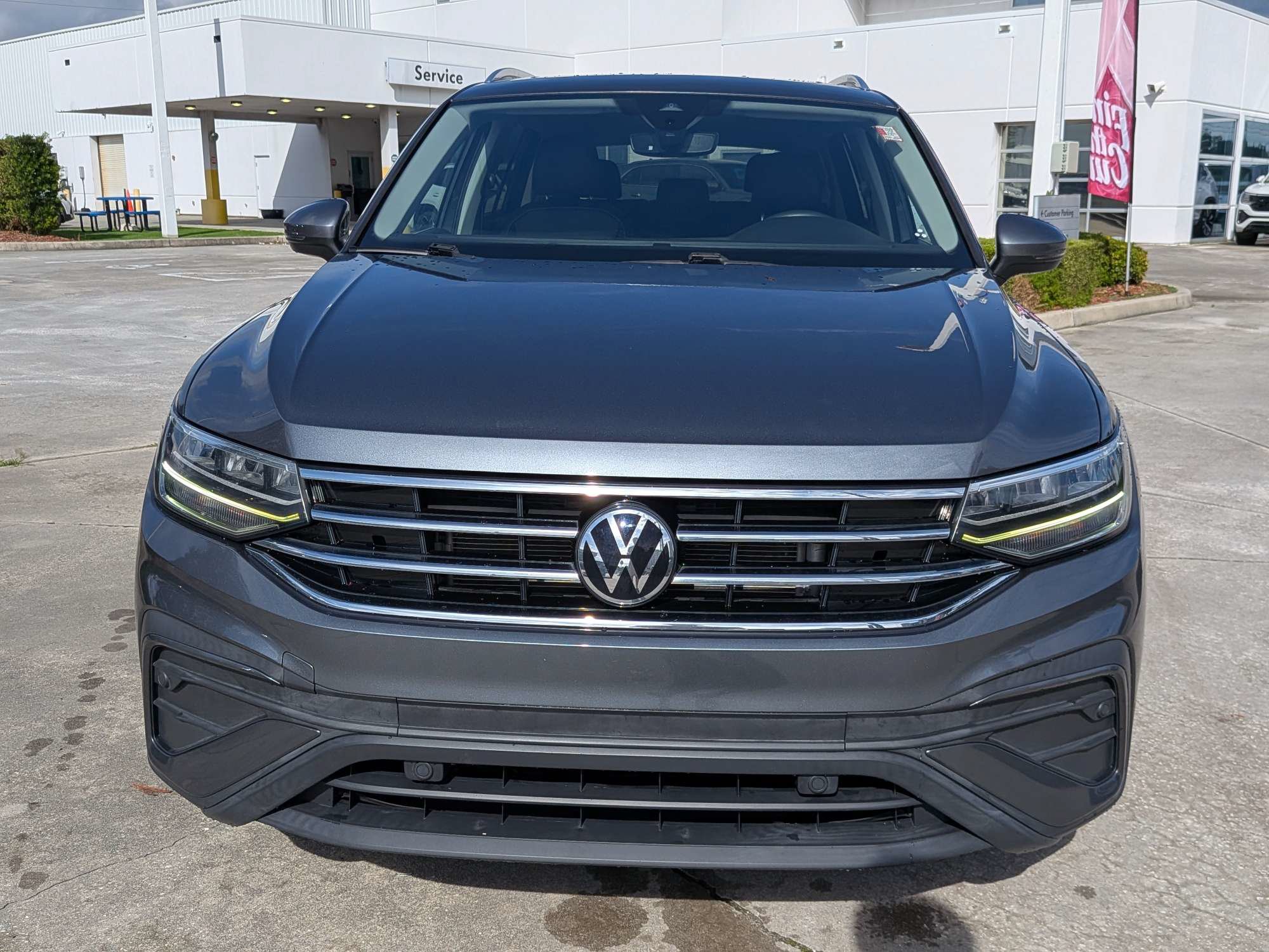 Used 2022 Volkswagen Tiguan SE FWD image 8