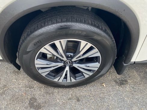 Used 2022 Nissan Rogue SV image 16