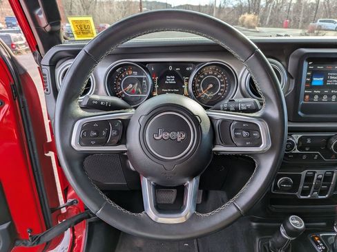 Used 2020 Jeep Wrangler Unlimited Sahara image 17