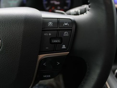 Used 2023 Toyota Crown Platinum AWD/4WD image 11