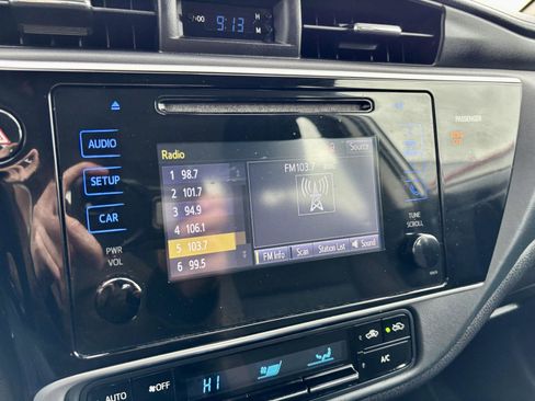 Used 2017 Toyota Corolla LE FWD image 13