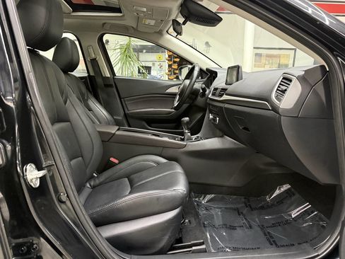 Used 2018 MAZDA MAZDA3 Touring FWD image 17