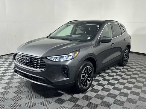 New 2025 Ford Escape SE image 3