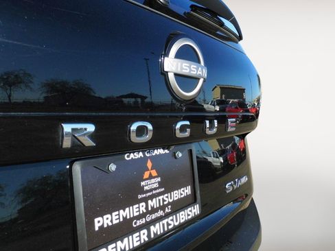 Used 2023 Nissan Rogue SV image 8