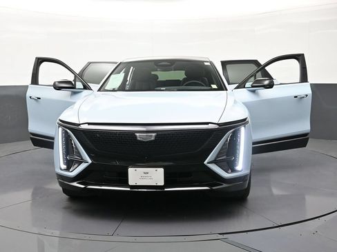 Used 2025 Cadillac Lyriq Sport AWD/4WD image 37