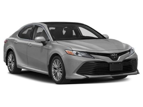 Used 2018 Toyota Camry XLE FWD image 6