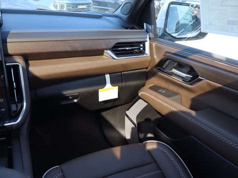 New 2026 GMC Yukon XL Denali Ultimate AWD/4WD image 10