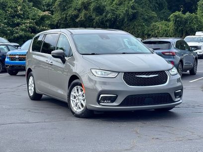 Used 2023 Chrysler Pacifica Touring-L
