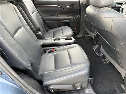 Used 2014 Toyota Highlander Limited FWD image 21