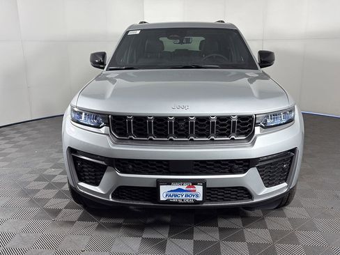 New 2026 Jeep Grand Cherokee Limited w/ Luxury Tech Group II AWD/4WD image 3