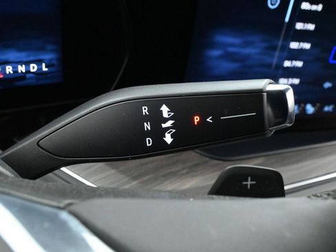 Used 2025 Chevrolet Suburban Premier image 24