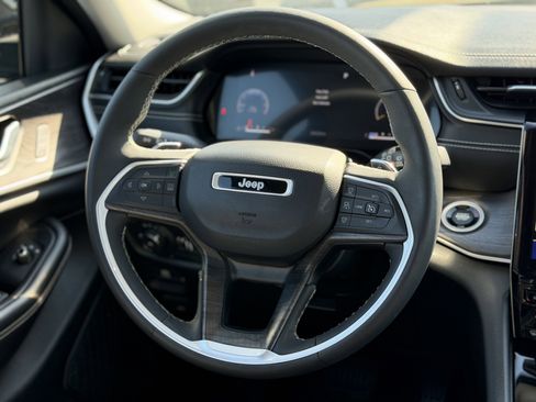 Used 2023 Jeep Grand Cherokee L Limited image 14