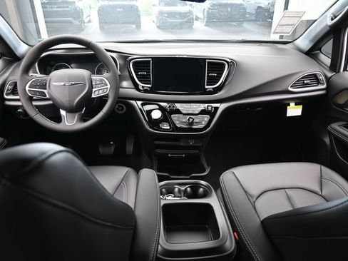 New 2026 Chrysler Voyager LX image 31