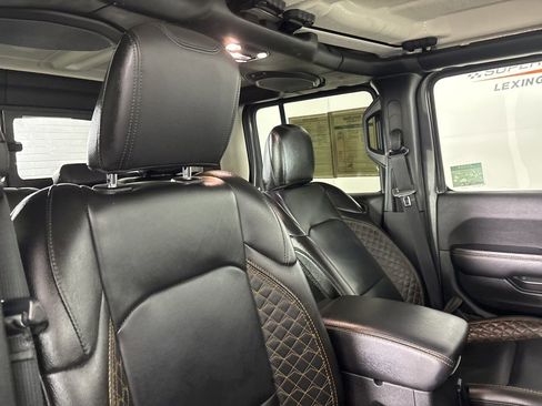 Used 2021 Jeep Gladiator Overland image 29