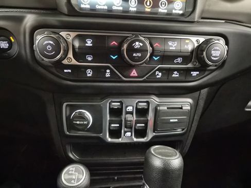 Used 2021 Jeep Gladiator Willys image 31