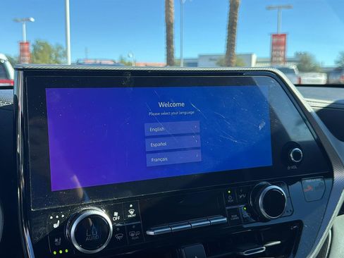 Used 2023 Toyota Highlander Platinum image 19