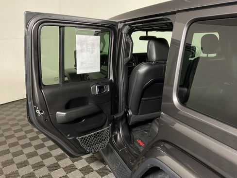 Used 2020 Jeep Wrangler Unlimited Sahara image 28