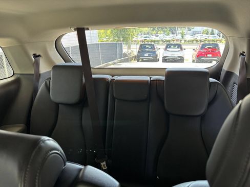 Used 2026 Kia Carnival FWD image 32