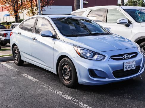 Used 2013 Hyundai Accent GLS image 3