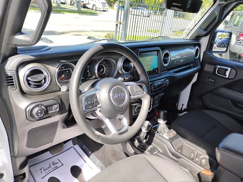 Used 2023 Jeep Gladiator Overland image 54