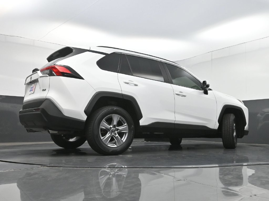 Used 2022 Toyota RAV4 XLE w/ Convenience Package FWD image 30
