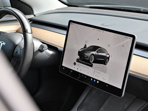 Used 2023 Tesla Model 3 Standard Range RWD image 14