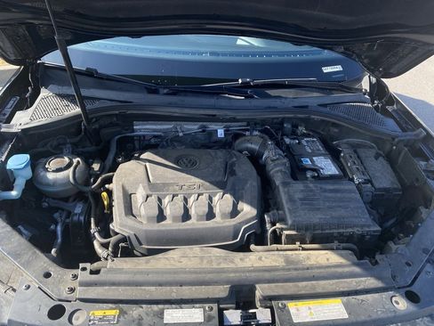 Used 2021 Volkswagen Tiguan SE image 32