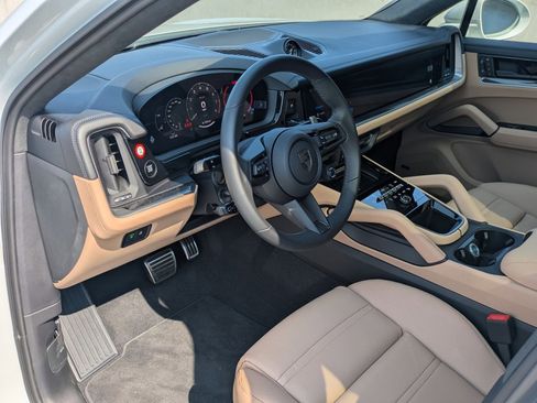 New 2025 Porsche Cayenne Turbo image 4