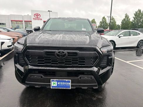 Used 2025 Toyota Tacoma TRD Off-Road AWD/4WD image 2