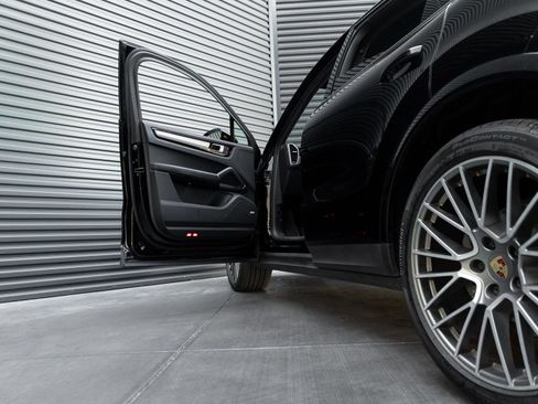 Used 2022 Porsche Cayenne S AWD/4WD image 13