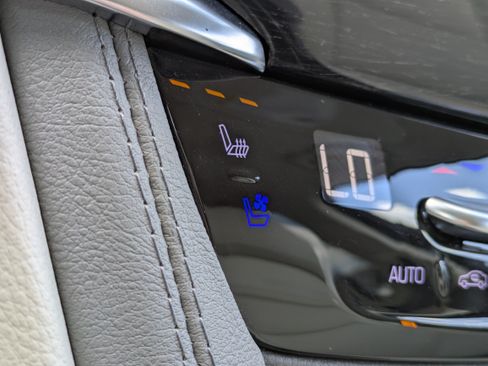 Certified 2023 Cadillac XT6 Premium Luxury FWD image 28