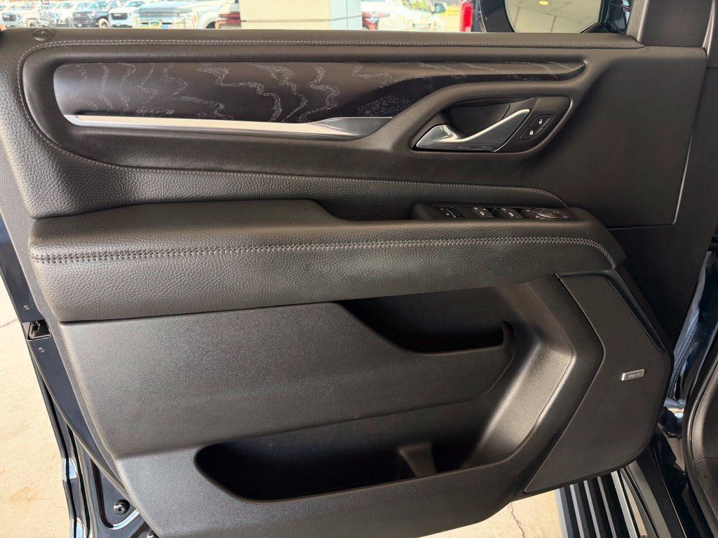 Used 2023 GMC Yukon Denali AWD/4WD image 12