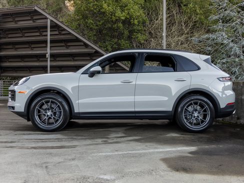 New 2026 Porsche Cayenne image 2